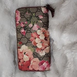 Authentic Gucci GG Blooms Zip Around Wallet